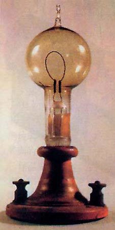 《爱迪生发明电灯》读后感 爱迪生怎么发明电灯的