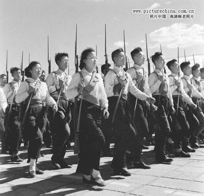 1958年：民兵方队规模空前，国庆大阅兵首次出现女民兵方队