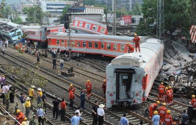 广州铁路局郴州火车站发生列车相撞。可悲，可气，可恨 可恨之人必有可悲之苦
