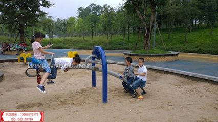 重庆中央公园儿童跷跷板 重庆市中央公园