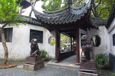 在上海豫园城隍庙 上海城隍庙和豫园