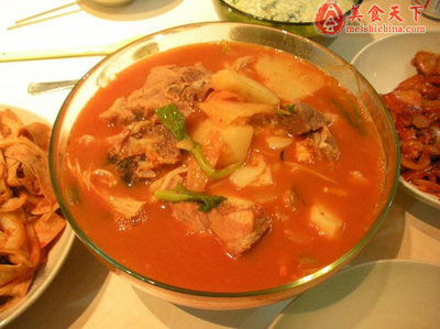 学做韩式《脊骨土豆汤》 韩国脊骨土豆汤的做法