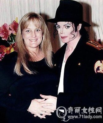 迈克尔杰克逊与妻子亲密合影集(图) 迈克尔杰克逊的妻子