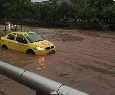 暴雨中汽车发动机进水导致损坏，保险公司应当赔偿 暴雨 车损 进水