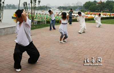 达摩易筋经传承人-严蔚冰老师 达摩易筋经教学视频