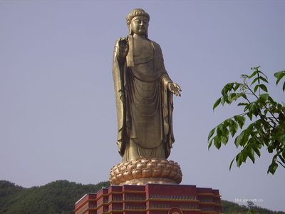 中国最高的佛像鲁山大佛 鲁山大佛后面坟是谁的