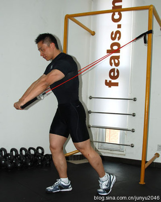 弹力绳力量训练技巧（02）：胸大肌