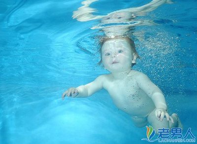 脖圈游泳的危害 宝宝游泳的最佳时间