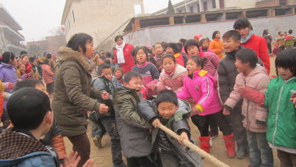 南寨小学2014年拔河比赛活动总结 小学生拔河比赛总结