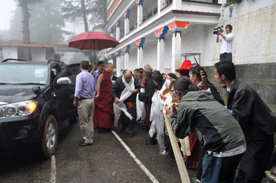法王噶瑪巴出席西藏兒童村學校52週年校慶--来自大宝法王官方中文 大宝法王噶玛巴结婚