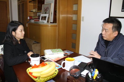 新华社记者黄筱杭州采访旅美作家冰凌 采访作家问什么问题