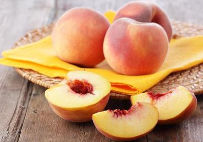 哪些人夏天不能吃桃子 桃子与什么不能一起吃