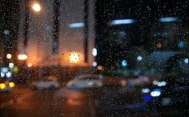 雨下整夜我的爱溢出就像雨水 雨天的心情经典句子