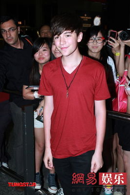 GreysonChance_堇色素颜____ greyson chance女友