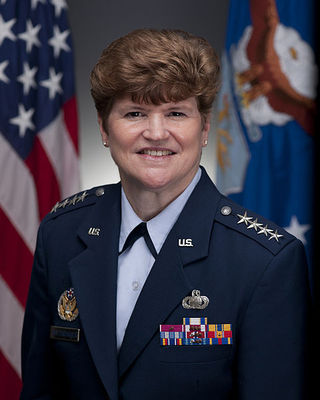 美国首位空军女上将诞生：珍妮特·沃芬博格JanetC.Wolfenbarger上