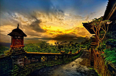 乌鲁瓦图（情人崖)上的壮美夕阳--我在巴厘岛的日子（七） 乌鲁瓦图悬崖