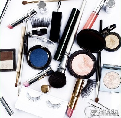学化妆需要哪些工具美极圈免费学 化妆品免费代理