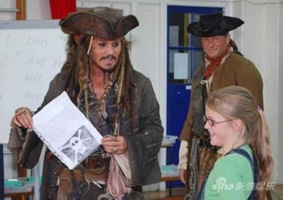 约翰尼·德普加勒比海盗中杰克船长扮演者 约翰尼德普女儿