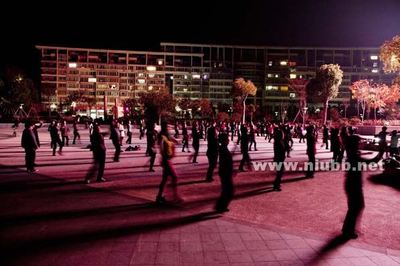 “广场舞”：群众文化活动的一个亮点（寒桑）