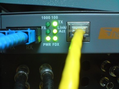 光纤接口类型及光纤收发器指示灯图解 光纤收发器连接图解