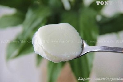 三种方法教你做出市面上流行的“老酸奶” 市面上的酸奶