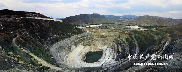 原色新疆--可可托海三号矿坑 可可托海矿坑