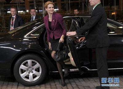 漂亮的丹麦首相赫勒·托宁·施密特愿意手提名牌包 丹麦美女首相施密特