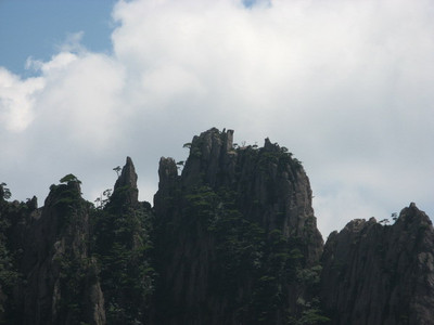 黄山奇石“天狗望月”“仙女弹琴”“狮子抢球”传说 黄山奇石天狗望月介绍