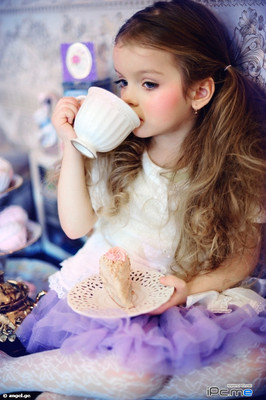 一位很萌很美的四岁俄罗斯小模特米兰·库尔尼科娃 米兰.库尔尼科娃爸爸
