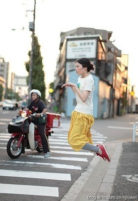 东京“浮游少女”，走路也疯狂（图） 浮游少女
