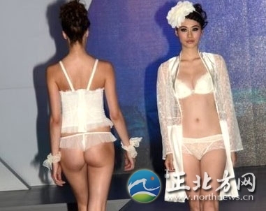 上海内衣秀模特大胆透视内衣引轰动（图） 模特大赛内衣秀阴沟