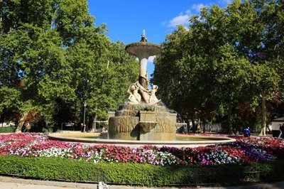 丽池公园：西班牙首都马德里最著名的公园