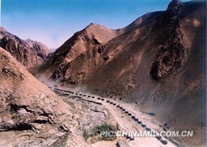 新藏公路——国防公路与中印战争 新藏公路死人沟图片