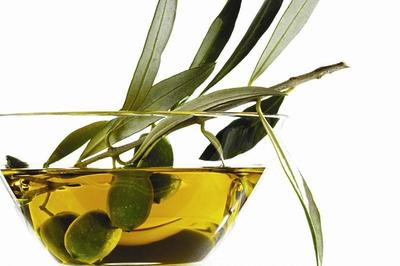 橄榄油功效作用 对女性好处多多 橄榄油的功效
