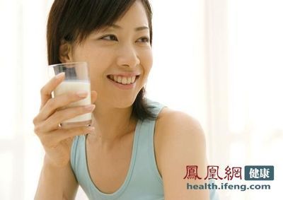 中国人喝牛奶就等于喝毒药! 睡前喝牛奶好吗