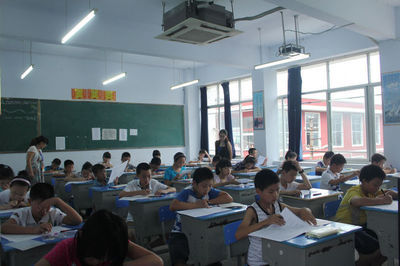 从小升初的火爆招考看恩施的清江外国语学校（2012年7月） 利川市清江外国语学校