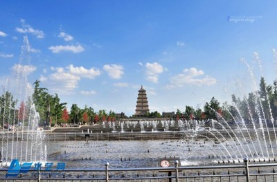 【古城西安】亚洲最大的音乐喷泉广场（组图） 西安大雁塔喷泉