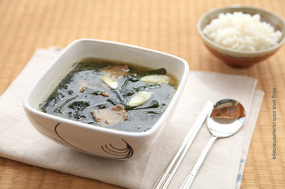 韩国妇女产后一定要喝的汤——韩国海带汤 产后一定要用束腹带吗