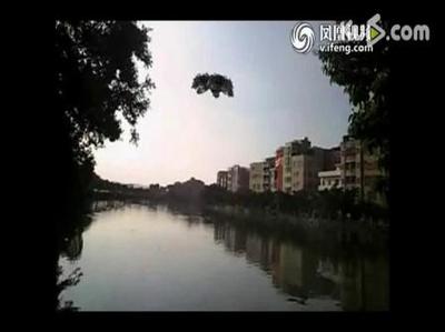2011年8月30日广州岑村巨型UFO飞碟抓拍 巨型飞碟