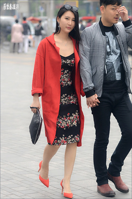 街拍：优雅飘逸的北京长裙美女！（组图）