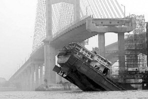 桥梁专家一致认为阳明滩大桥坍塌是汽车超载 江西桥梁坍塌