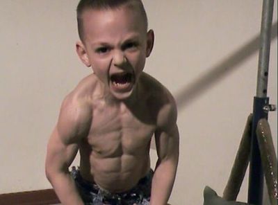九岁肌肉猛男身材超赞爆红小施瓦辛格令网友感叹 施瓦辛格身材
