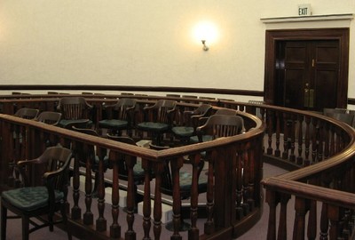 公民审判：美国的陪审团制度