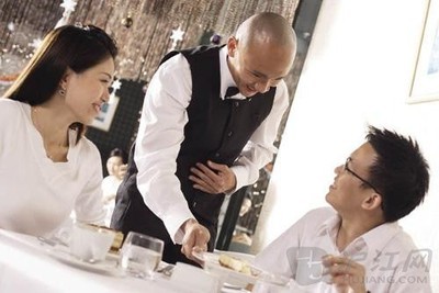 餐厅常用英语对话 简单英语餐厅点餐对话