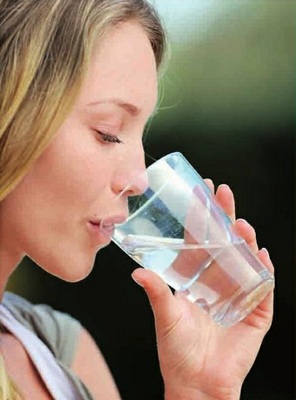 报道碱水机构饮用包装 长期饮用碱性水的危害