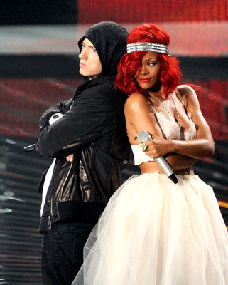 Lovethewayyoulie-Eminem&Rihanna(中英文歌词) eminem与rihanna