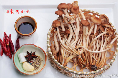 推荐一款下饭营养的快手素菜——干煸茶树菇 油炸干煸茶树菇的做法