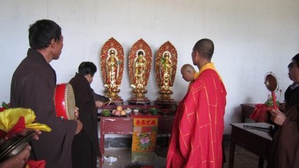 农历九月十八日送西方三圣像到火龙寺供奉记实（附照片） 简历有必要附照片吗