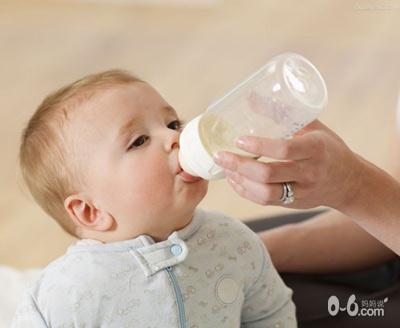 关于4个月的宝宝不吃奶怎么办？ 4个多月宝宝不吃奶