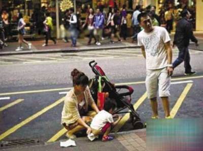 内地游客香港便溺升级背后的文明冲突 游客不文明行为黑名单
